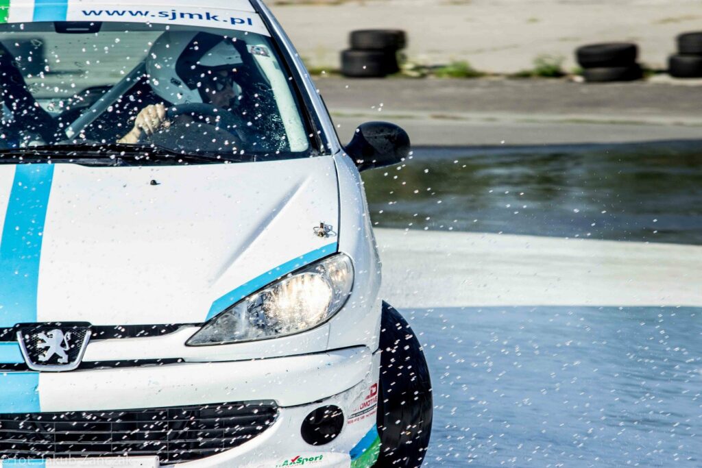 poślizg śnieg drift parking policja mandat plac