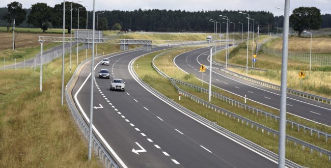 Ponad 290 mld złotych na nowe drogi w ramach Programu Budowy Dróg Krajowych. To prawie 2500 km nowych tras