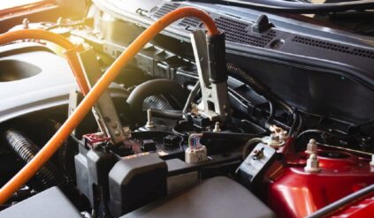 4 zasady odpalania samochodu przy pomocy kabli rozruchowych! Każdy kierowca musi to wiedzieć!