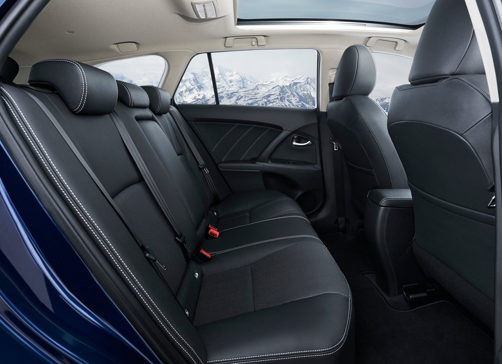 toyota-avensis-wielkie-kombi