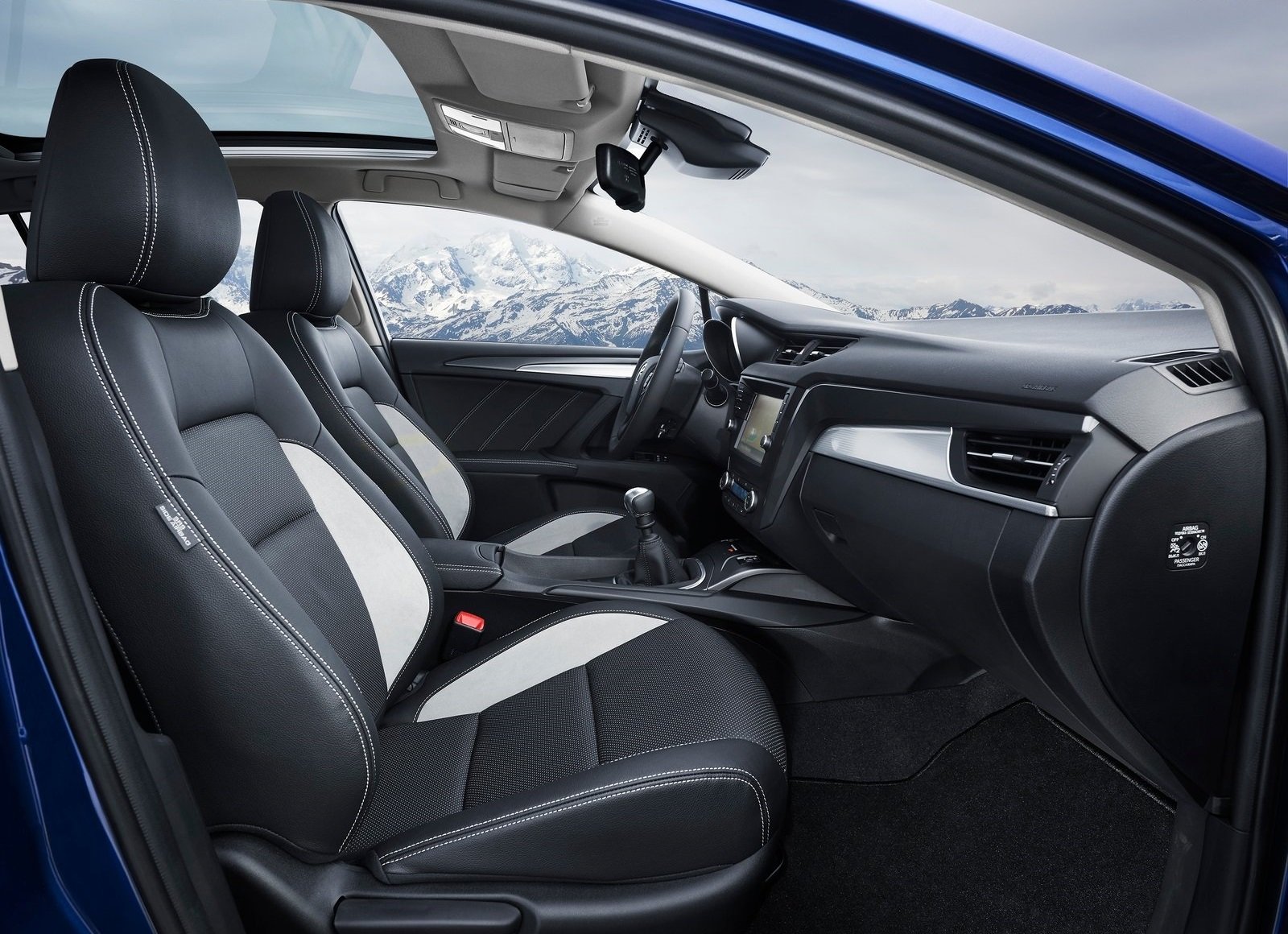 toyota-avensis-wielkie-kombi