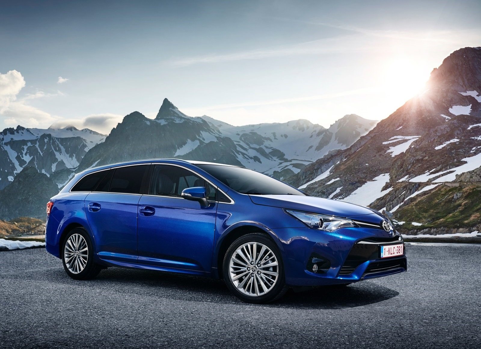 toyota-avensis-wielkie-kombi