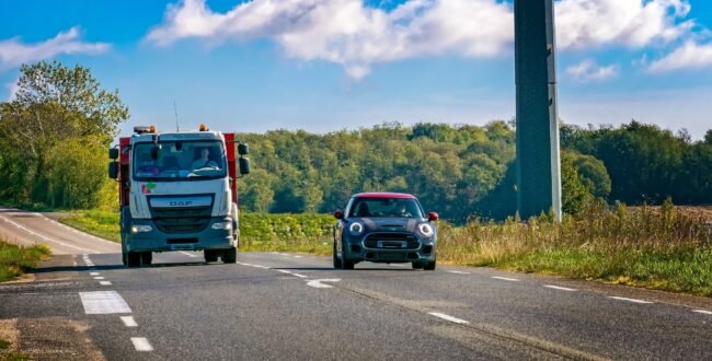 wyprzedzanie podwójna ciągła maszyny rolnicze traktor kombajn rower wyprzedzić