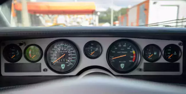 1990-Lamborghini-Countach-25th-Anniversary-Edition-13-1536x1022