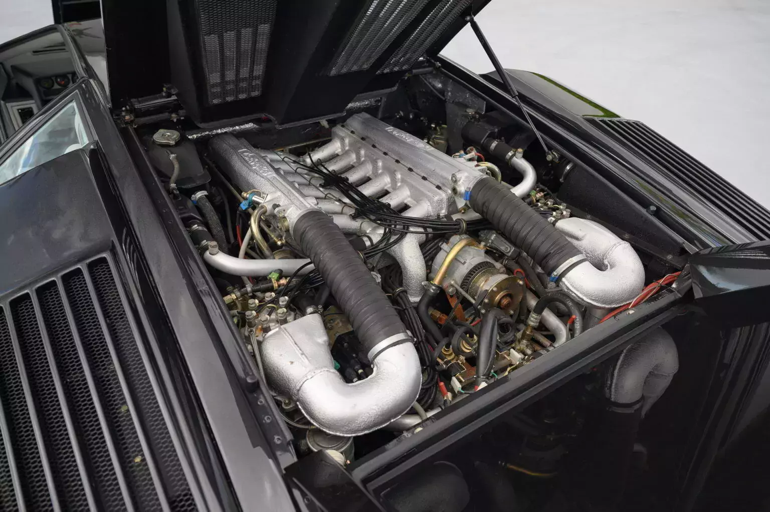 1990-Lamborghini-Countach-25th-Anniversary-Edition-13-1536x1022