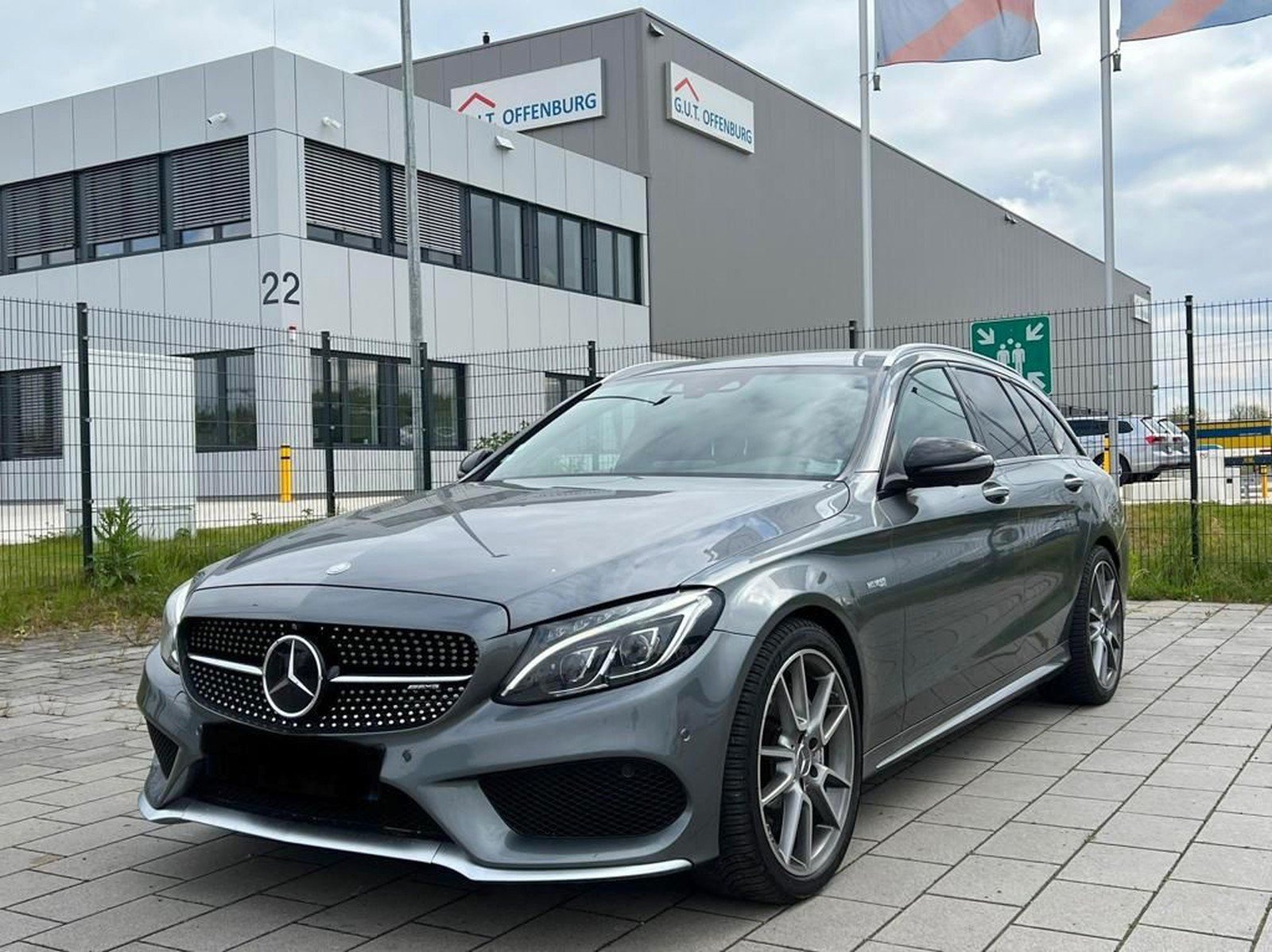 7-letni-mercedes-c-amg-za-cene-skody