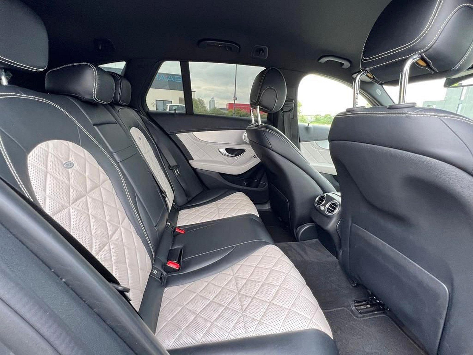 7-letni-mercedes-c-amg-za-cene-skody