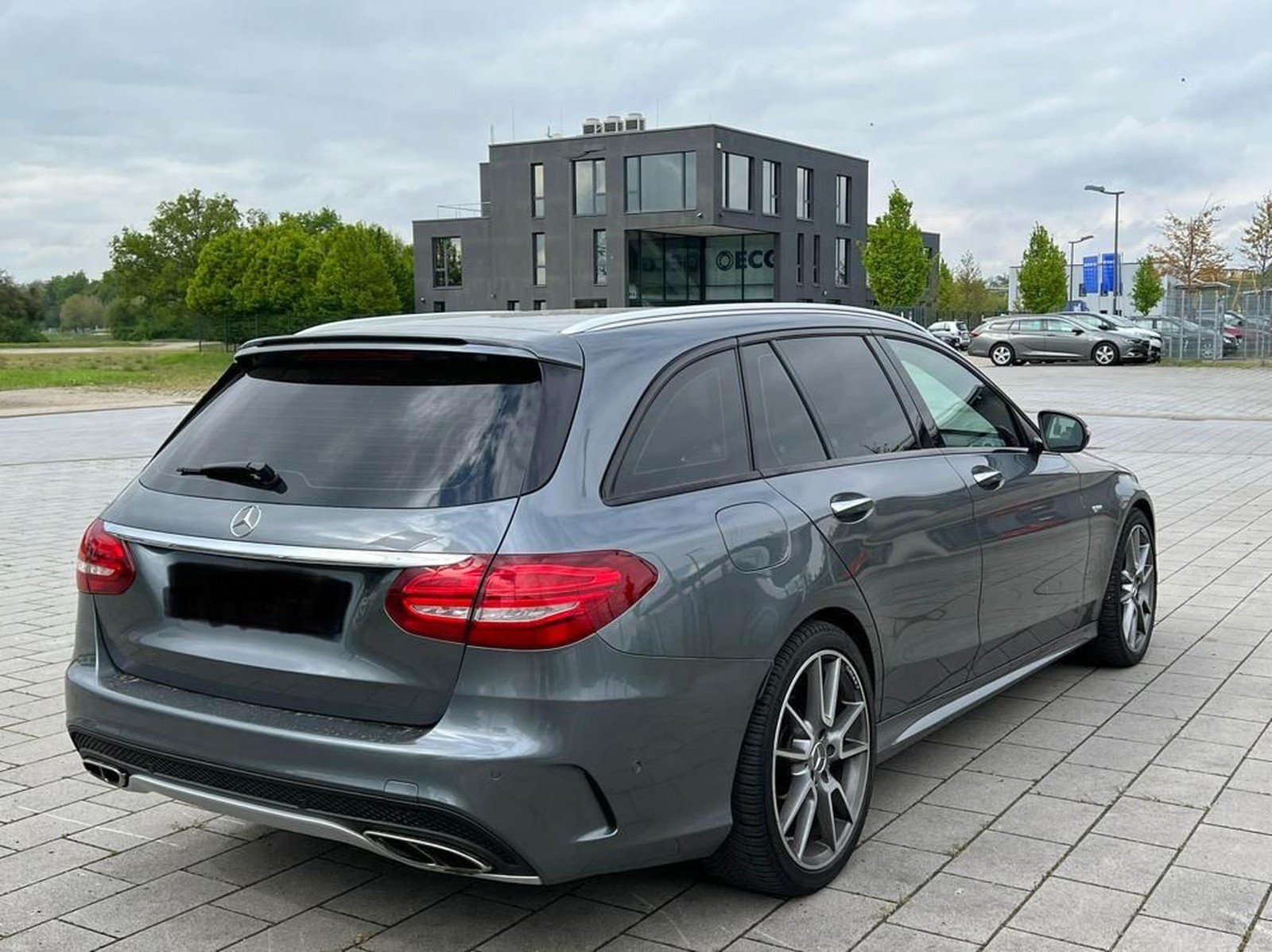 7-letni-mercedes-c-amg-za-cene-skody