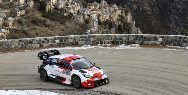 Ogier nie ma sobie równych. Robi z innymi co chce.