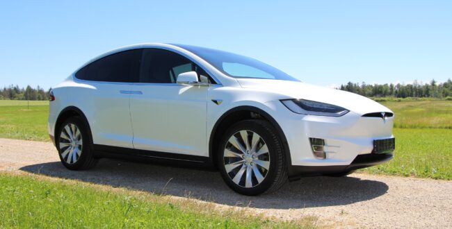 Tesla przejechała 1,6 miliarda kilometrów. To tyle co 40 tys. razy dookoła Ziemi