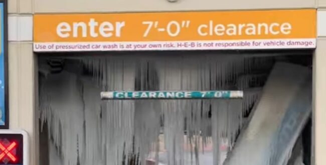 Tak wygląda myjnia w Teksasie po ataku zimy stulecia. Ludzie nie wierzyli własnym oczom – „to lodowa jaskinia”