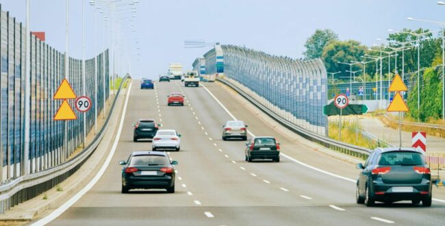 Najwolniejszy pojazd na autostradzie?! Nowe zjawisko spotykane coraz częściej na drogach!