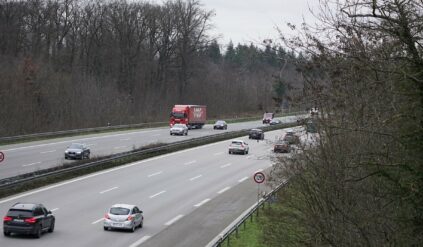 mandat kierowca obie ręce na kierownicy kontrola zatrzymanie policja