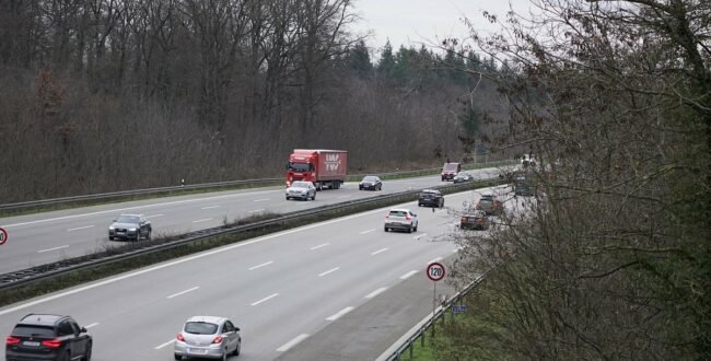 mandat kierowca obie ręce na kierownicy kontrola zatrzymanie policja