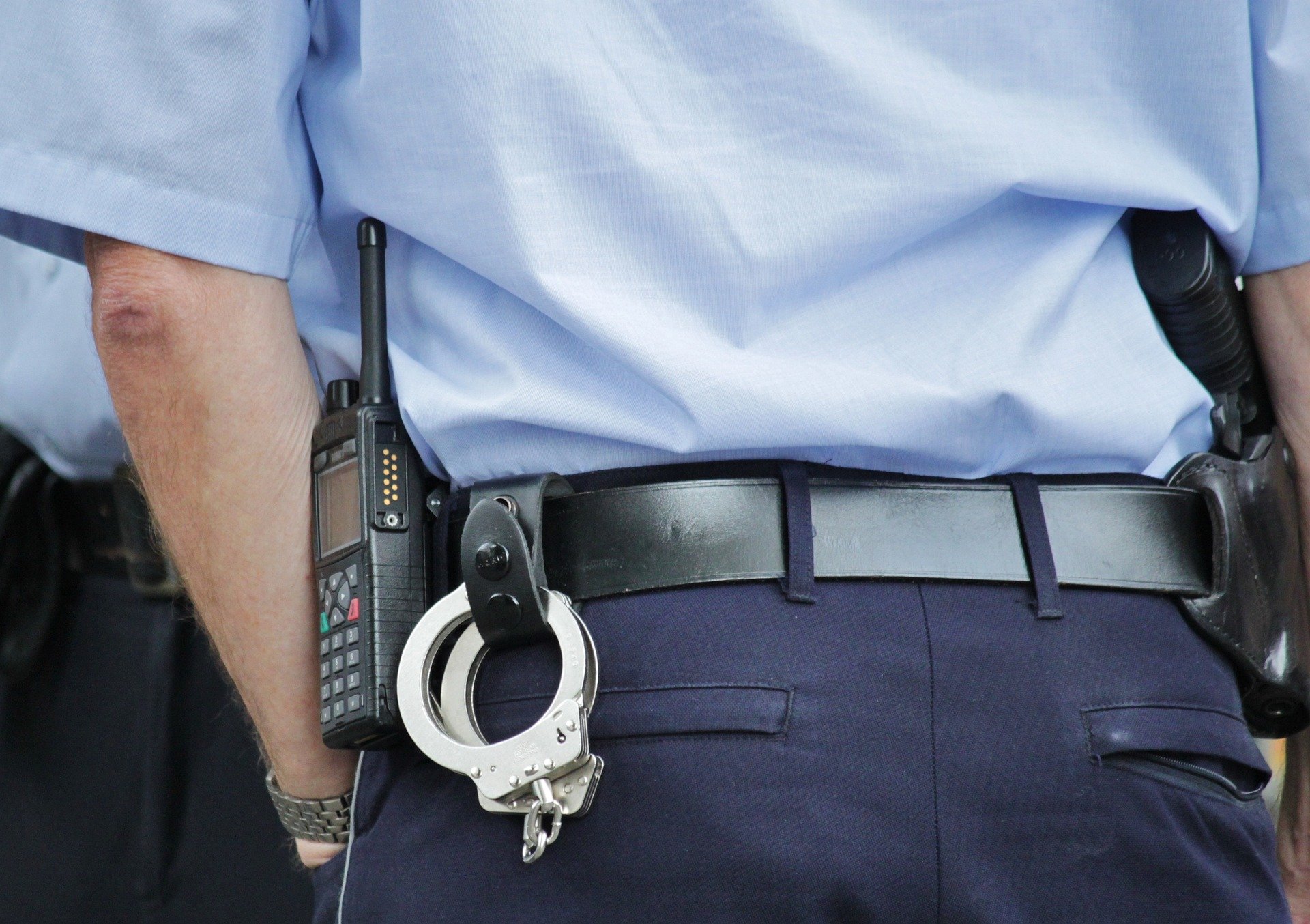 mandat odholowanie usunięcie z drogi parkowanie parking policyjny policja samochód