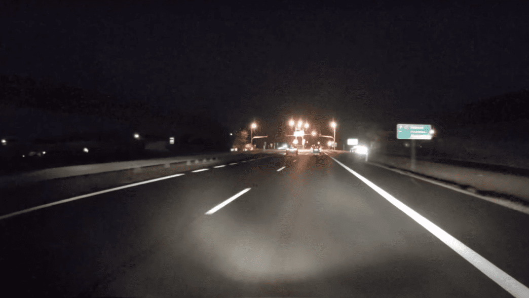 skrzyżowanie czerwone żółte światło mandat policja hamowanie