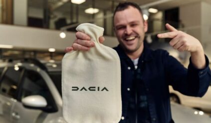 Dacia rozdaje ludziom prezenty – wystarczy iść do salonu. To pstryczek w nos dla BMW i ich pomysłu na podgrzewane siedzenia