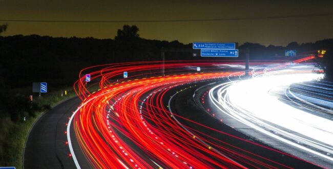 Rządowe wsparcie na drogi samorządowe w 2023 r. Ogromne pieniądze na budowy i przebudowy tras trafią do każdego województwa