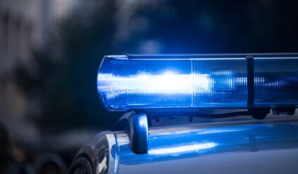 Dziecko jeździło na niezarejestrowanym crossie. Przyjechał po niego tata roku – który stracił prawo jazdy za nadmierną prędkość