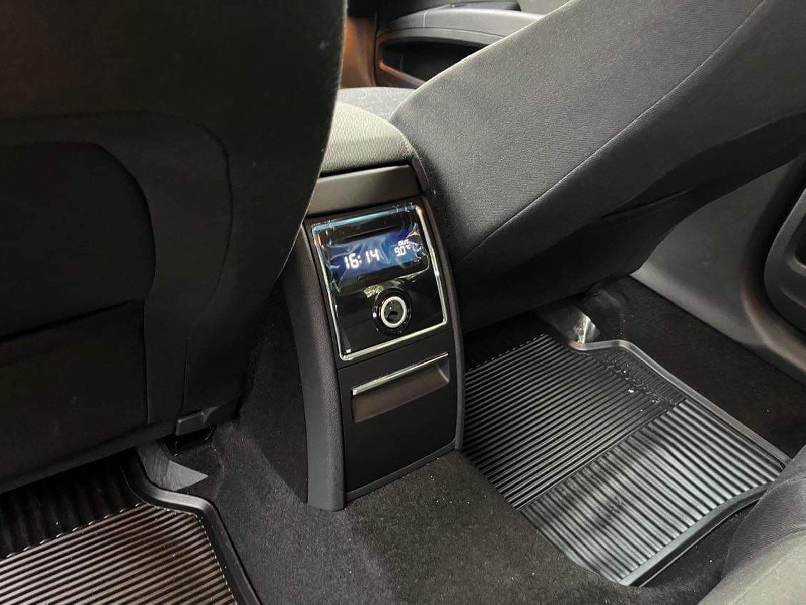 skoda-superb-combi-diesel-2