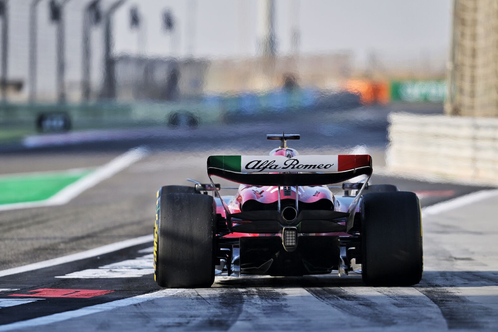 testy f1 bahrajn formuła 1 red bull ferrari mercedes aston martin