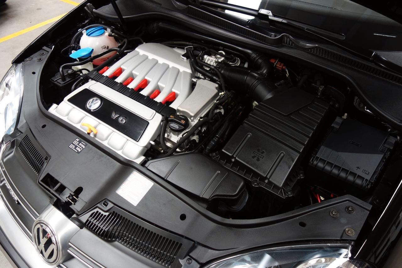 volskwagen-golf-v6-r32