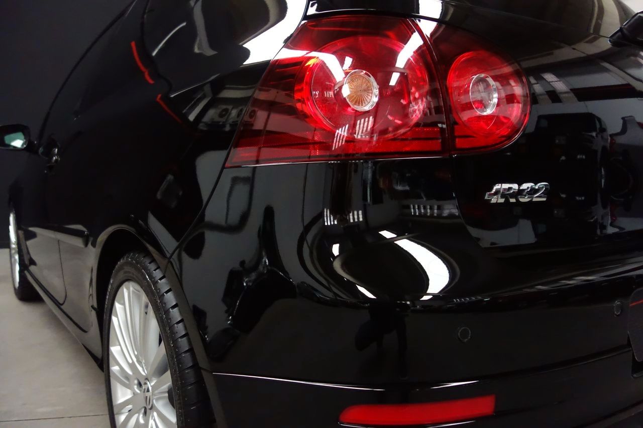volskwagen-golf-v6-r32