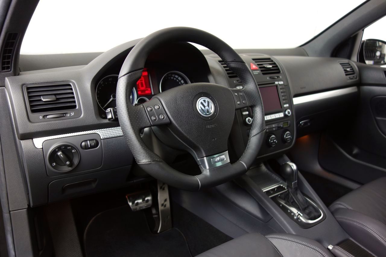 volskwagen-golf-v6-r32