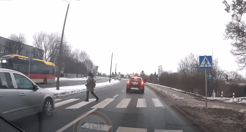 wyprzedzanie policja przejście dla pieszych pieszy mandat