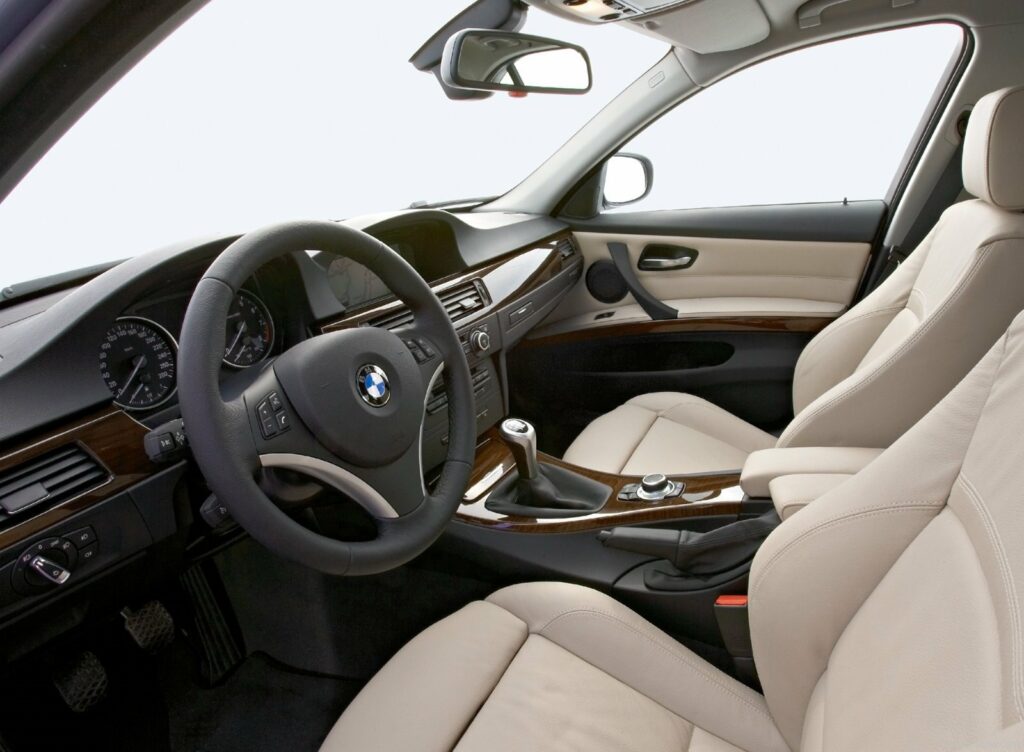 BMW Seria 3 E90 limuzyna wnętrze