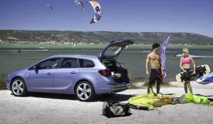 Opel Astra Sports Tourer 2011