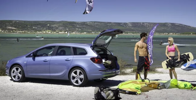 Opel Astra Sports Tourer 2011