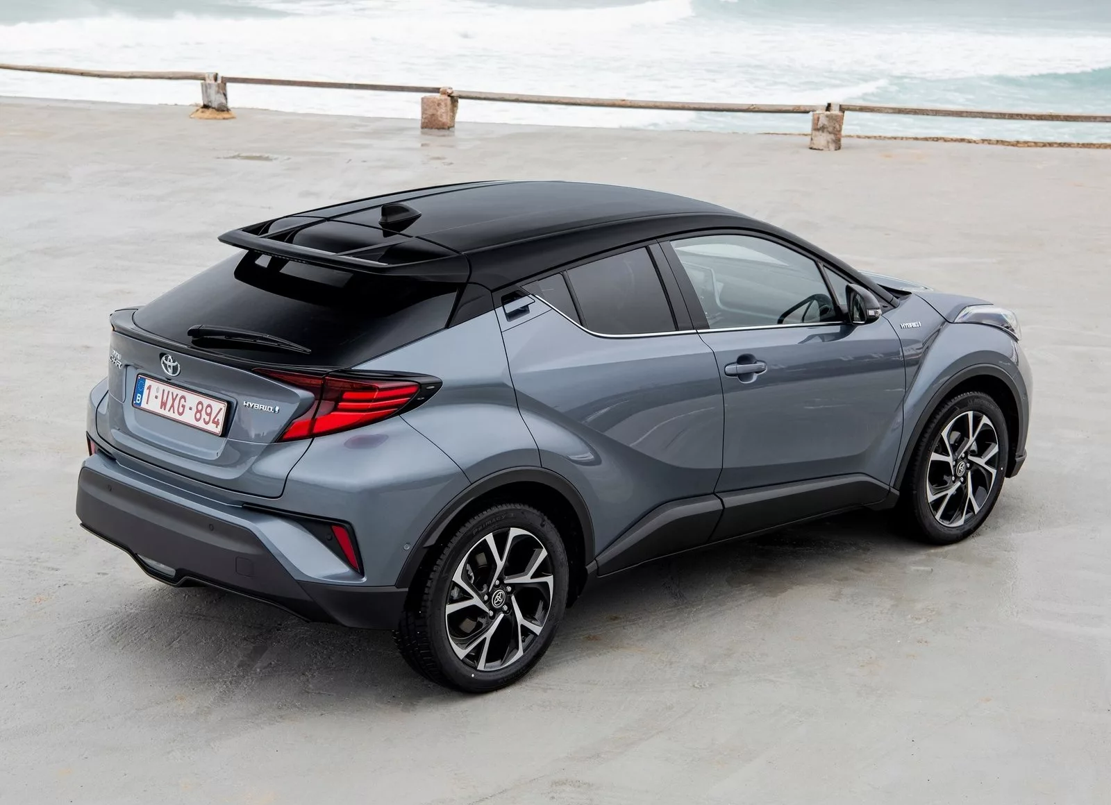 japonski-suv-toyota-chr