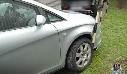 Kompletnie pijani ukradli taksówkę w Wałbrzychu. Daleko nie zajechali, bo spowodowali wypadek