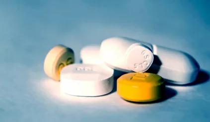 Kierowca miał w organizmie wszystkie narkotyki, ale nie miał nigdy prawa jazdy. Pasażer i samochód byli w jeszcze gorszym stanie