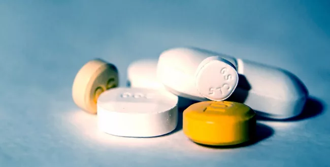 Kierowca miał w organizmie wszystkie narkotyki, ale nie miał nigdy prawa jazdy. Pasażer i samochód byli w jeszcze gorszym stanie