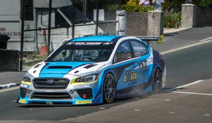 impreza wrx sti isle of man tt mark higgins jazda subaru wyspa