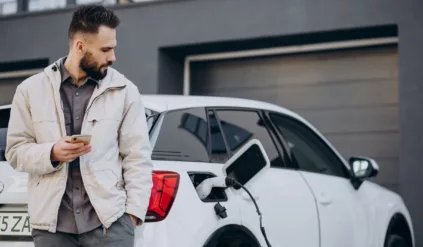 mandat za ladowanie samochodu tesla freepik