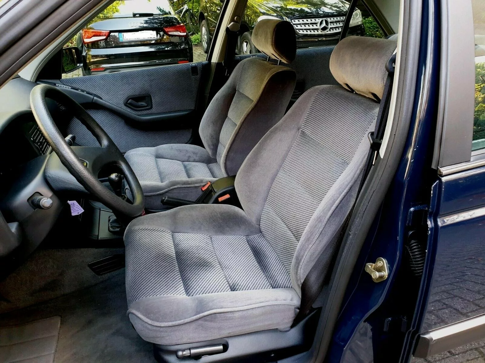 dziadek-peugeot-405