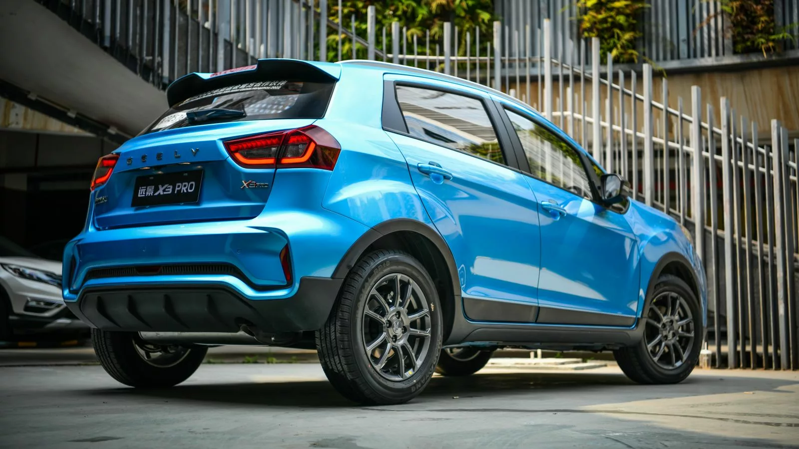suv-geely-28-tys-zl