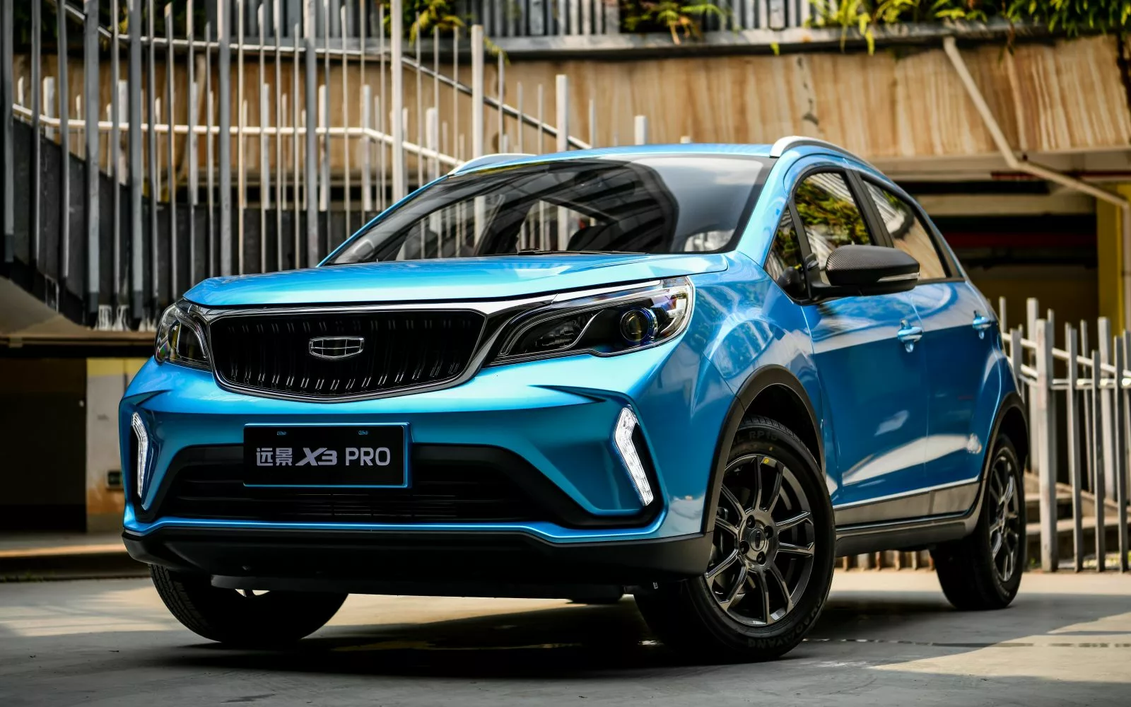 suv-geely-28-tys-zl
