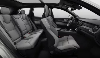 SUV / Volvo XC60 / wnętrze