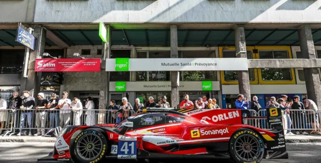 Kubica drugi raz drugi! Zobacz jak jechał po podium w Le Mans!