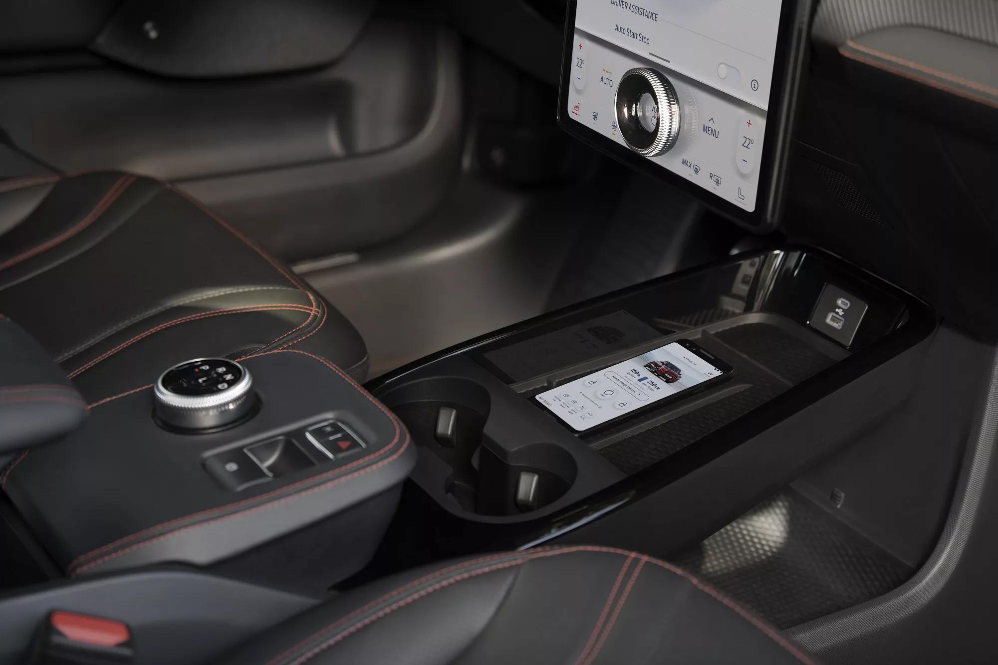 Ford Mustang Mach-E / smartfon