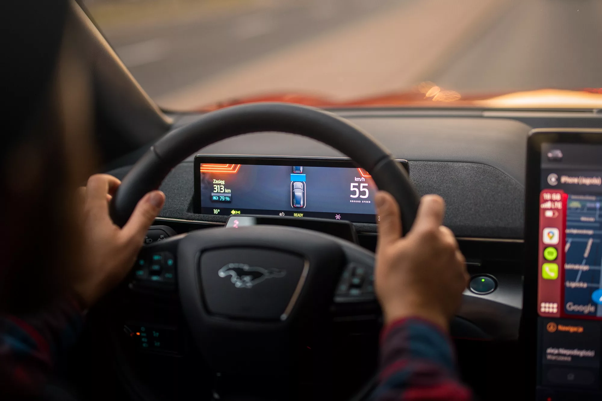 Ford Mustang Mach-E / smartfon
