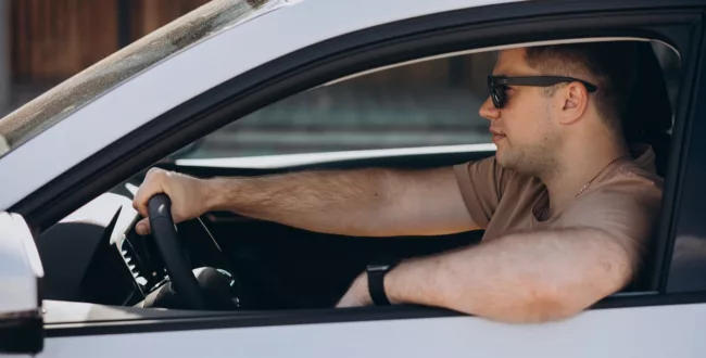 kierowcy wakacje samochodem kamper kary freepik wrc net