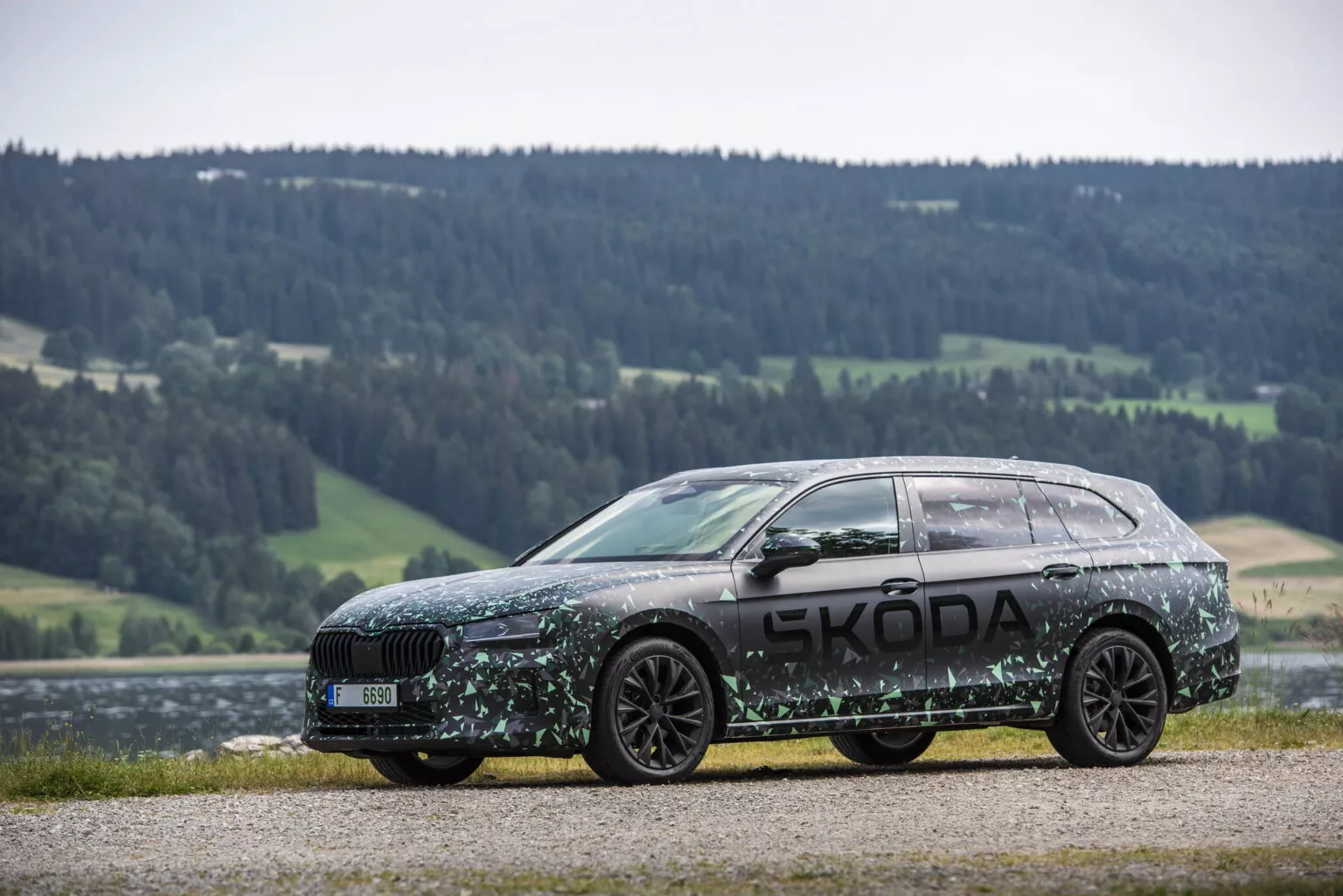 2024-Skoda-Superb-Preview-1-1536x1025