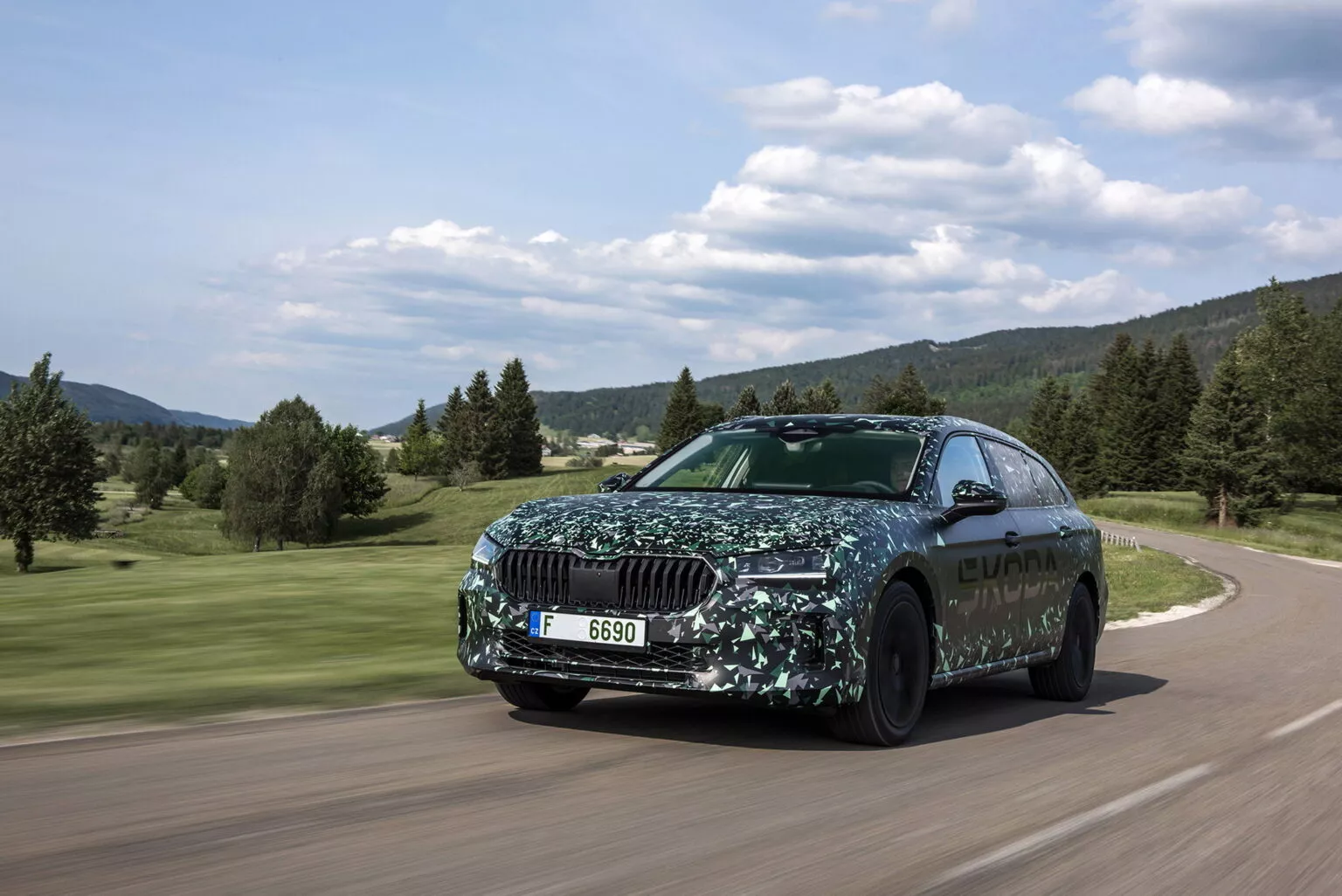 2024-Skoda-Superb-Preview-1-1536x1025