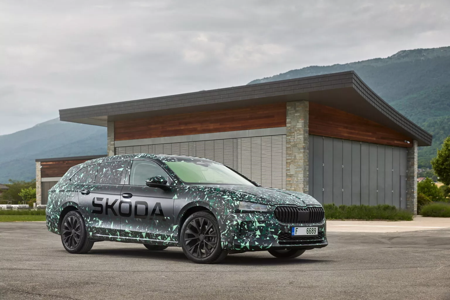 2024-Skoda-Superb-Preview-1-1536x1025