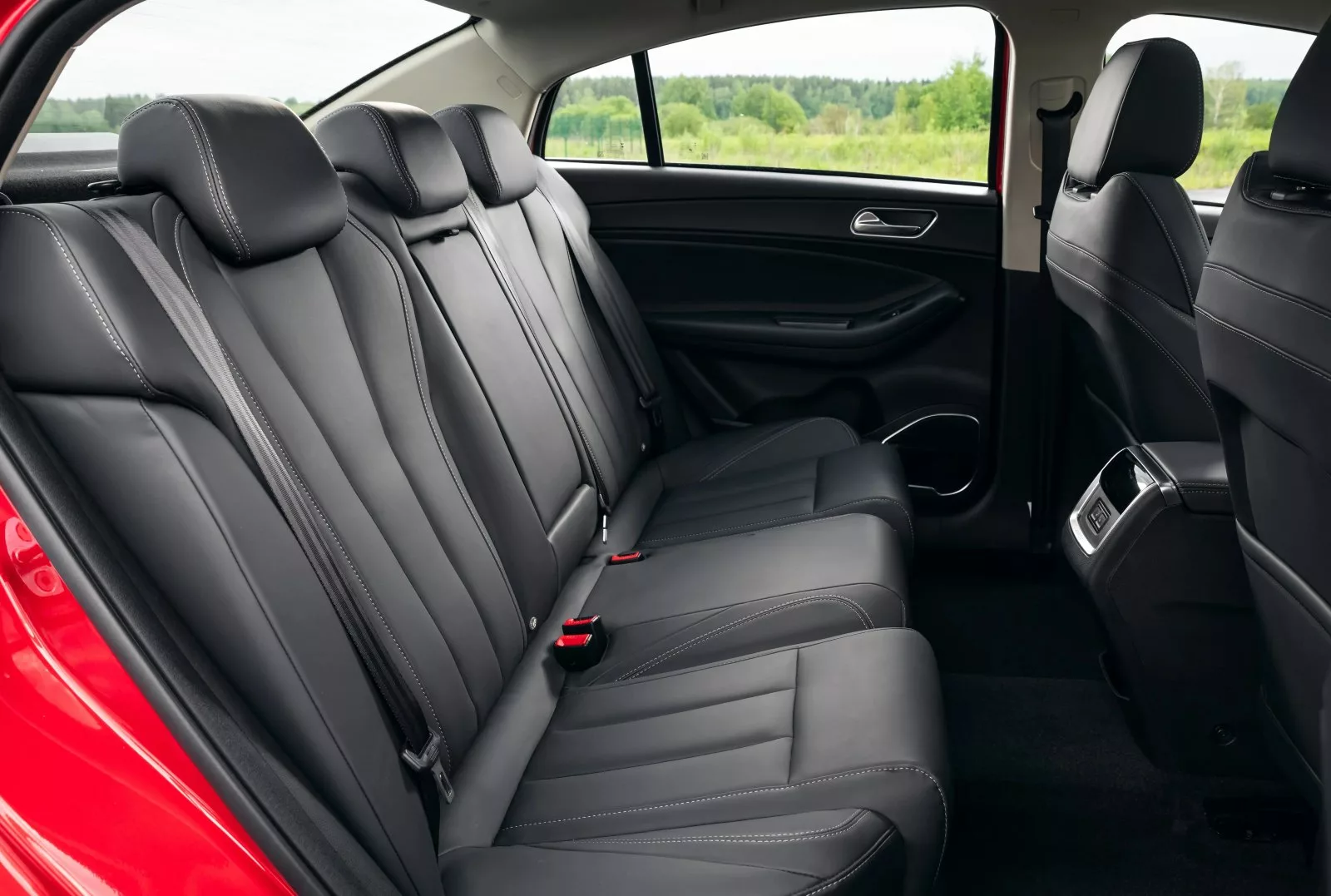 nowy-duzy-sedan-omoda-s5